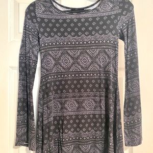 Women’s Forever 21 long-sleeve dress